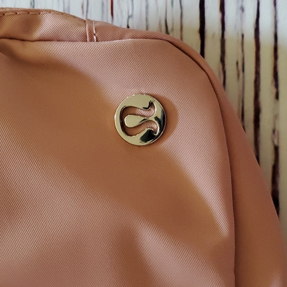 🆕️ LULULEMON EVERYWHERE BELT BAG (PINK PASTEL COLOR) - Picture 5 of 9